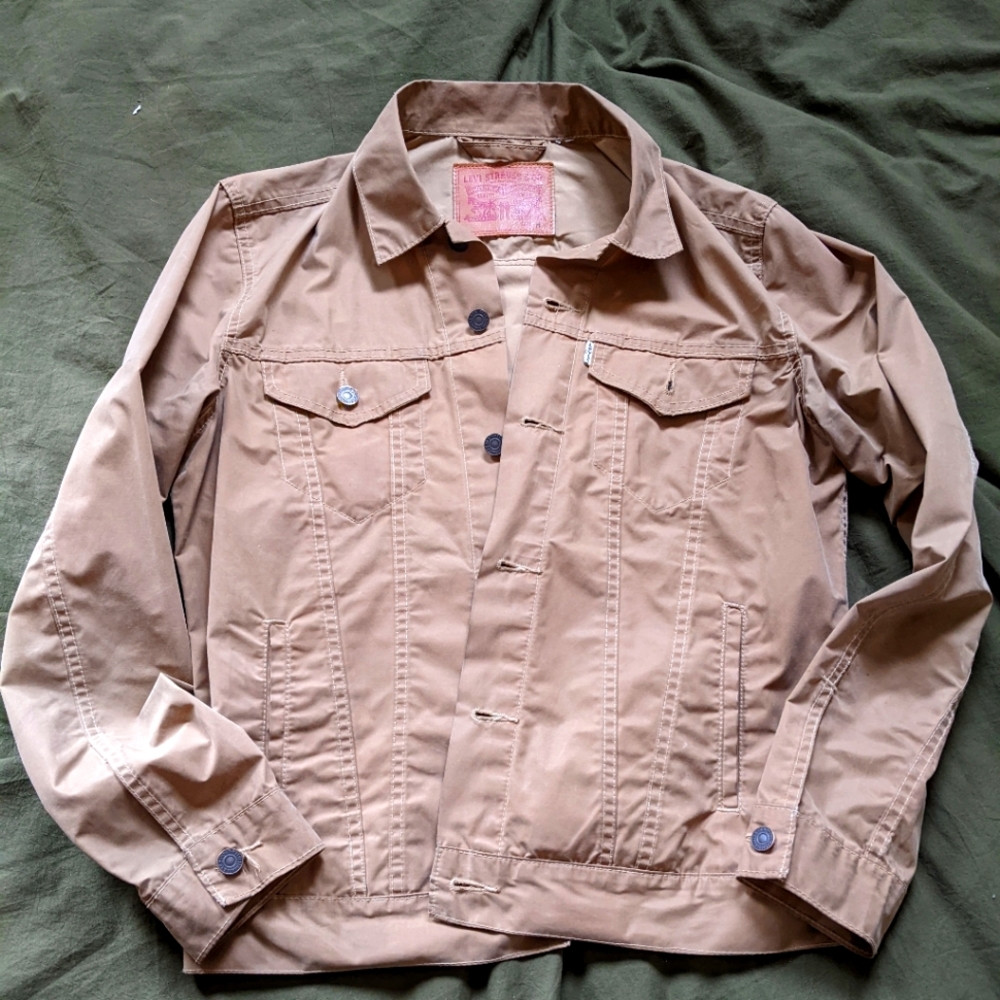 Lightweight trucker jacket